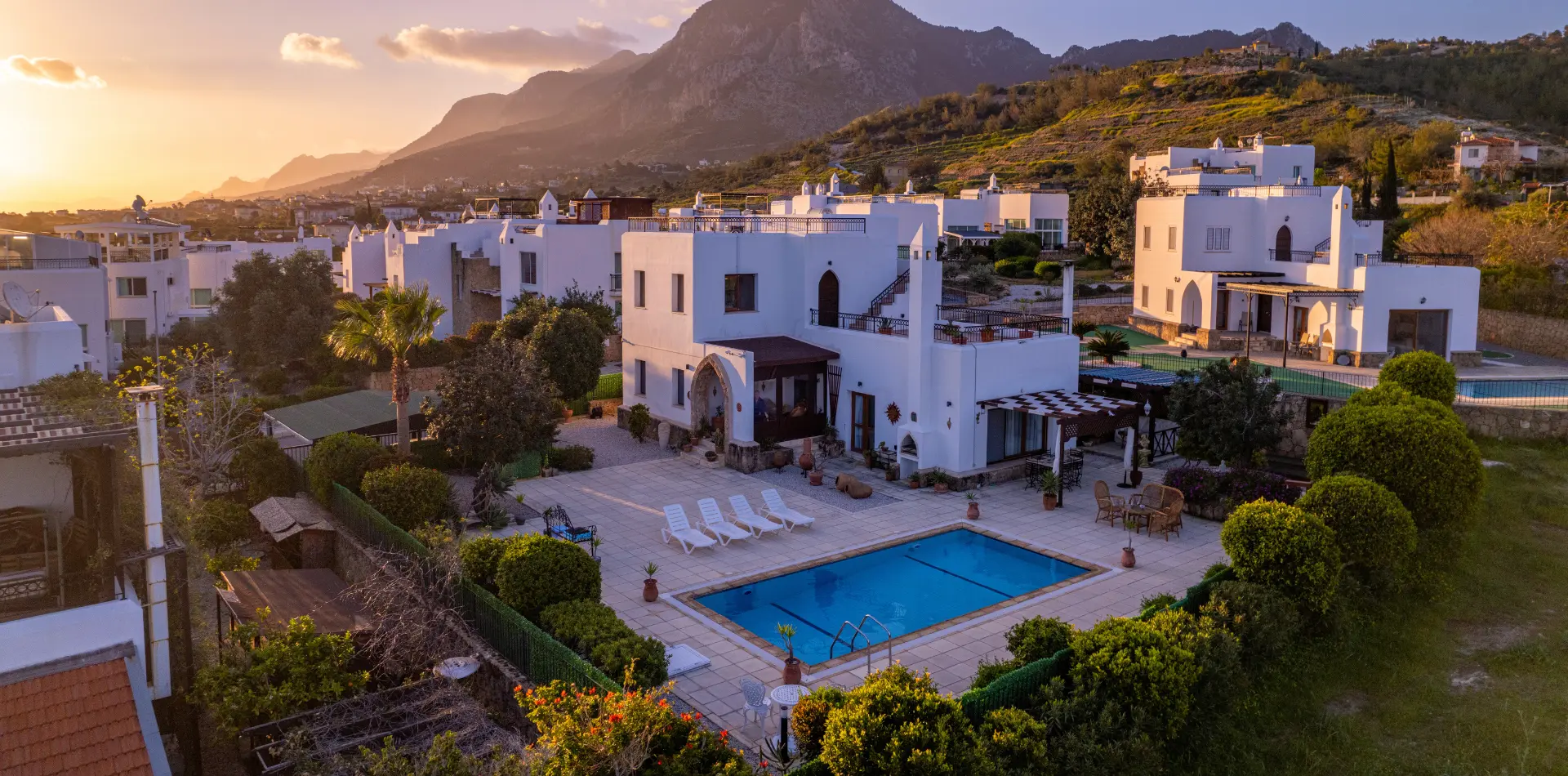 Luxusvilla mit Pool in Nordzypern – Vergleich von Immobilienrenditen bei Wohnungen, Villen und Ferienresorts als Kapitalanlage